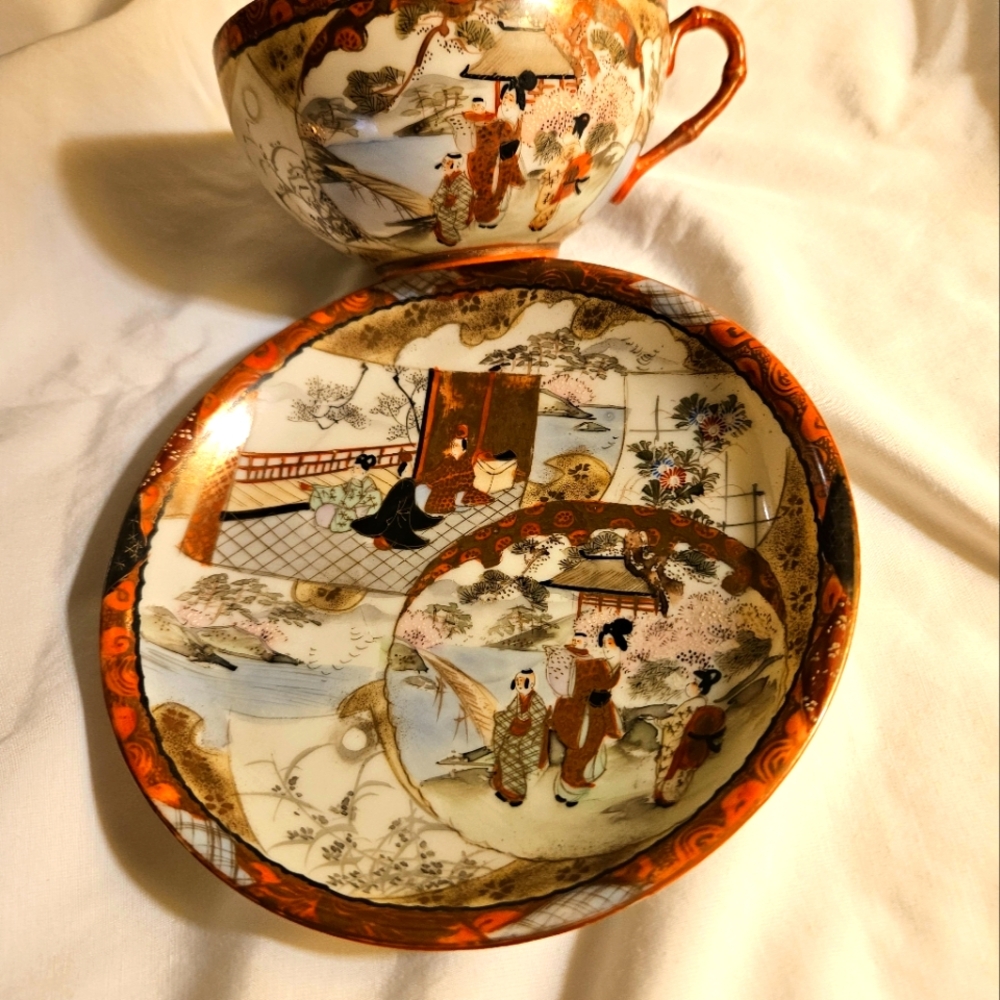 Set of 4 Japanese porcelain cups & saucers